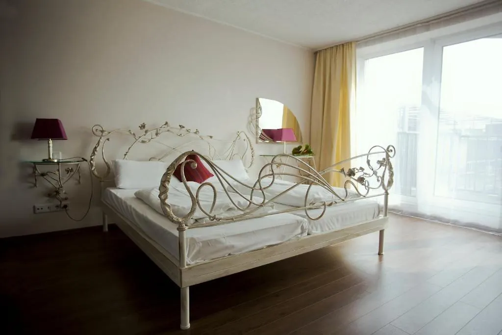 דיסלדורף Apartments Hotel Petersburg